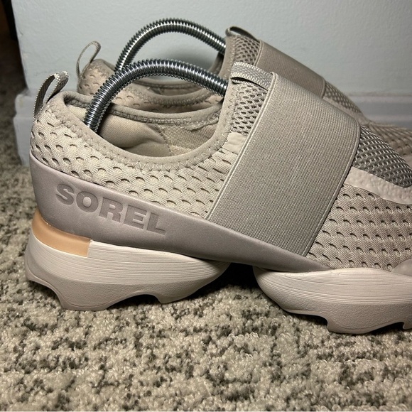 Sorel Dove & Moonstone Kinetic Impact II Strap Shoes Size 11 - Picture 3 of 11